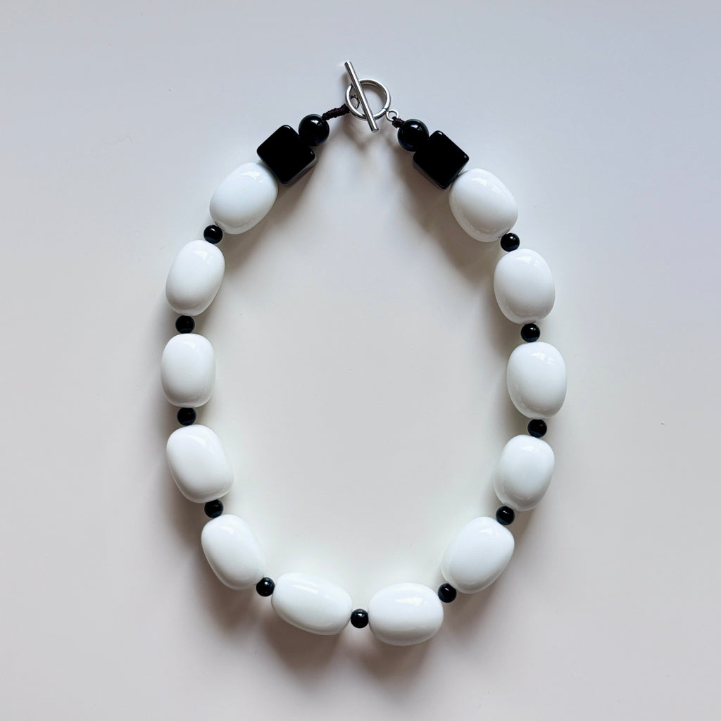 Monochrome Chunky Beaded Necklace – Black and White Statement Jewelry