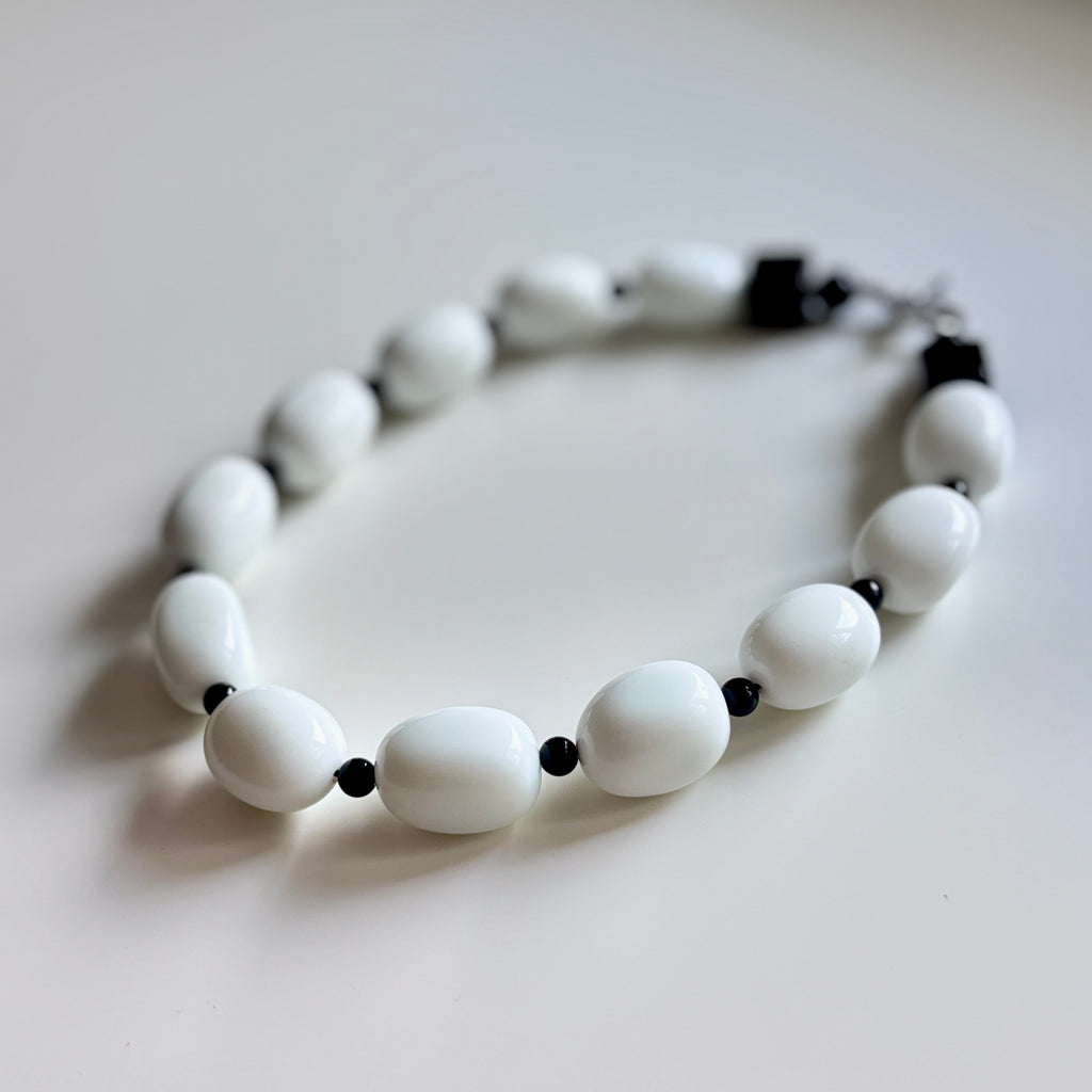 Monochrome Chunky Beaded Necklace – Black and White Statement Jewelry