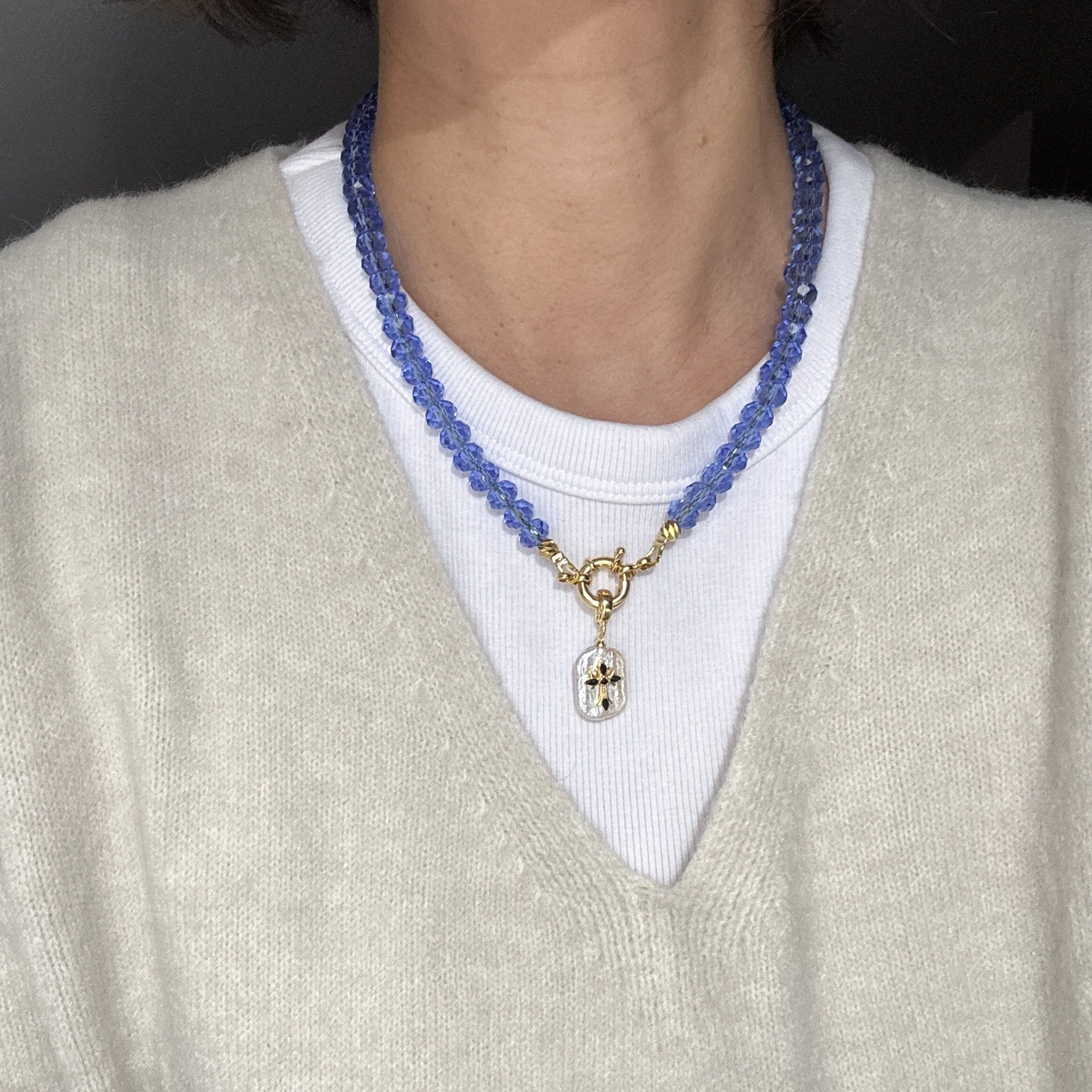Model wearing Shining Star Ocean Glass Bead Pearl Pendant Necklace
